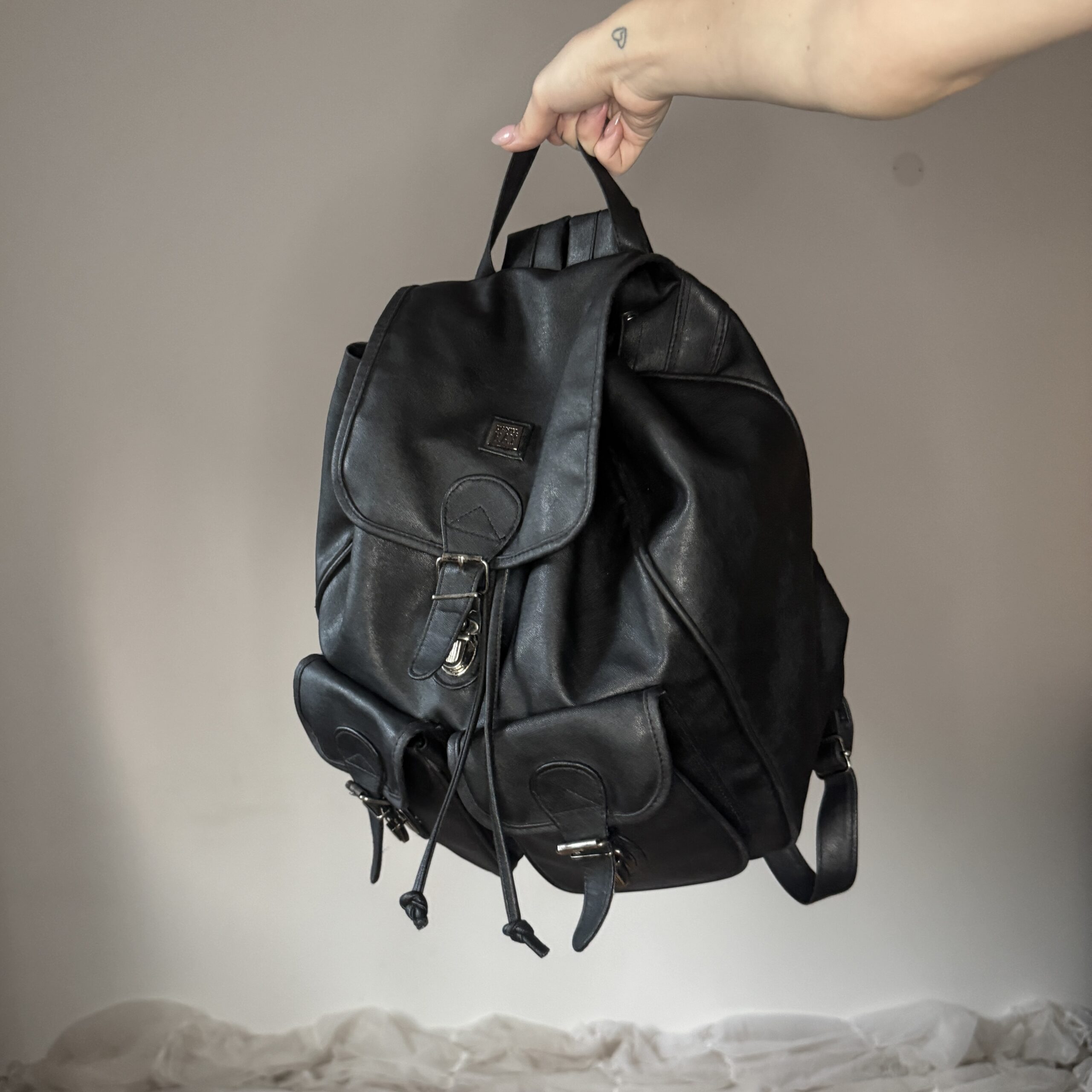 BLACK LEATHER BACKPACK - Obrázek 2
