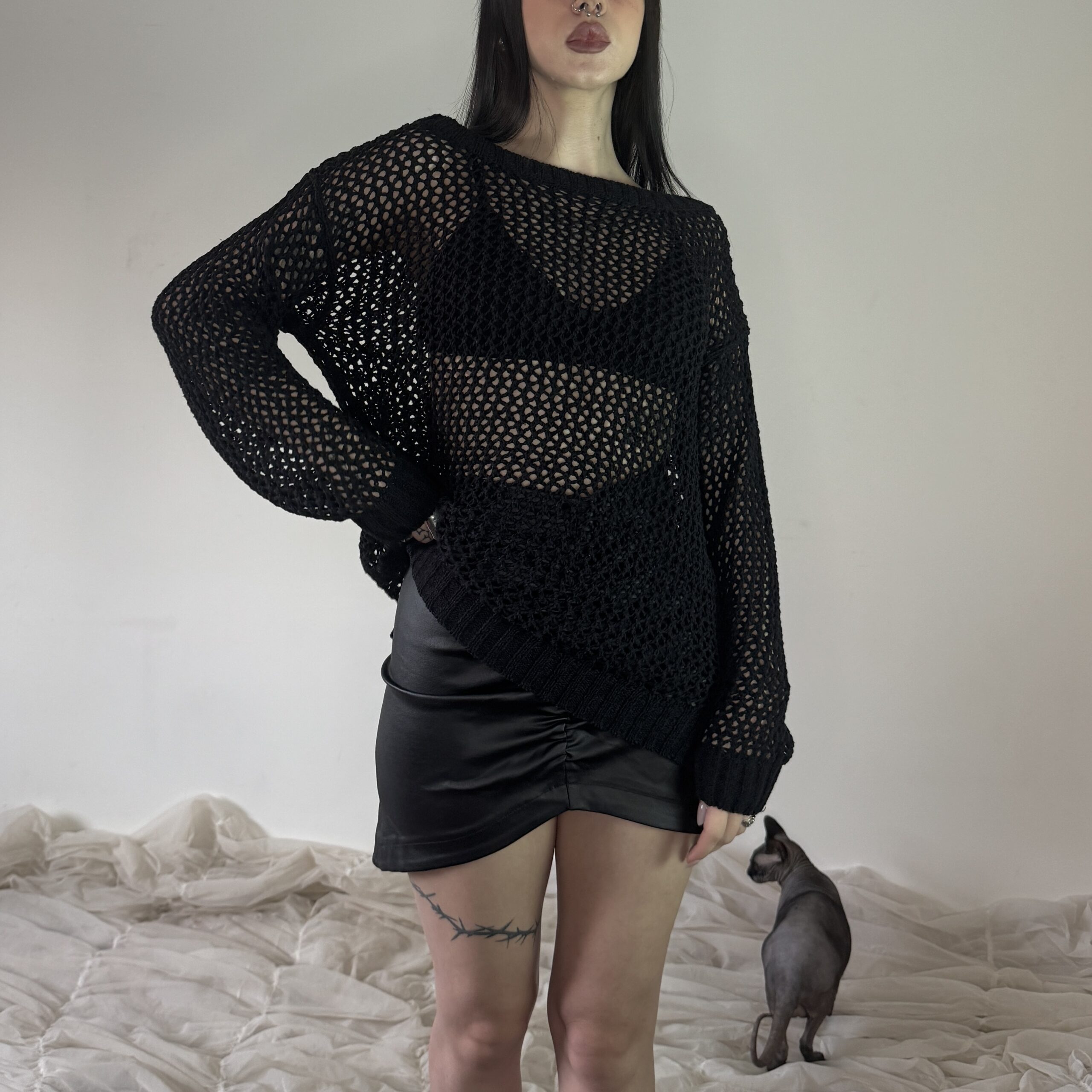 BLACK SWEATER