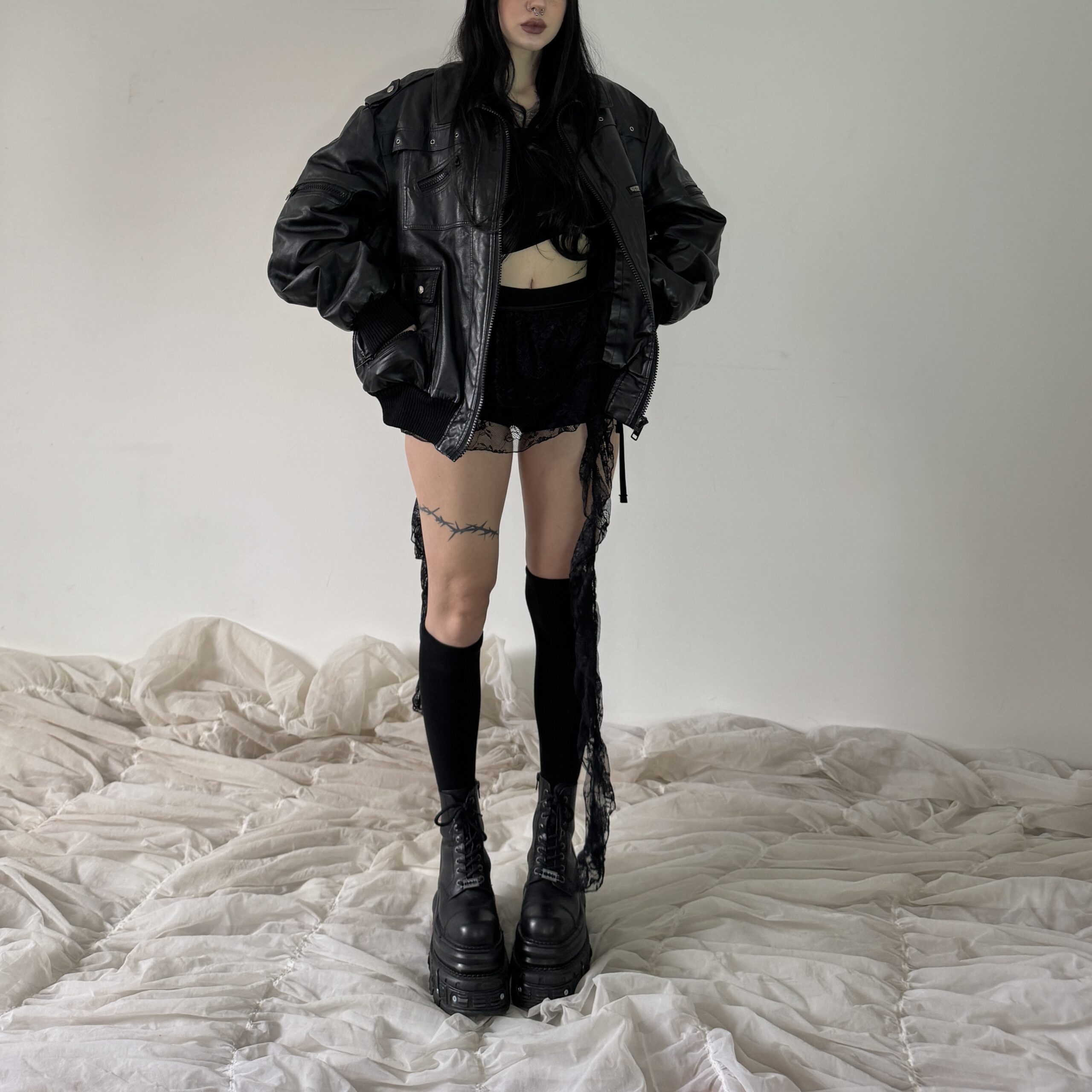 BLACK LEATHER BOMBER w SILVER DETAILS - Obrázek 20