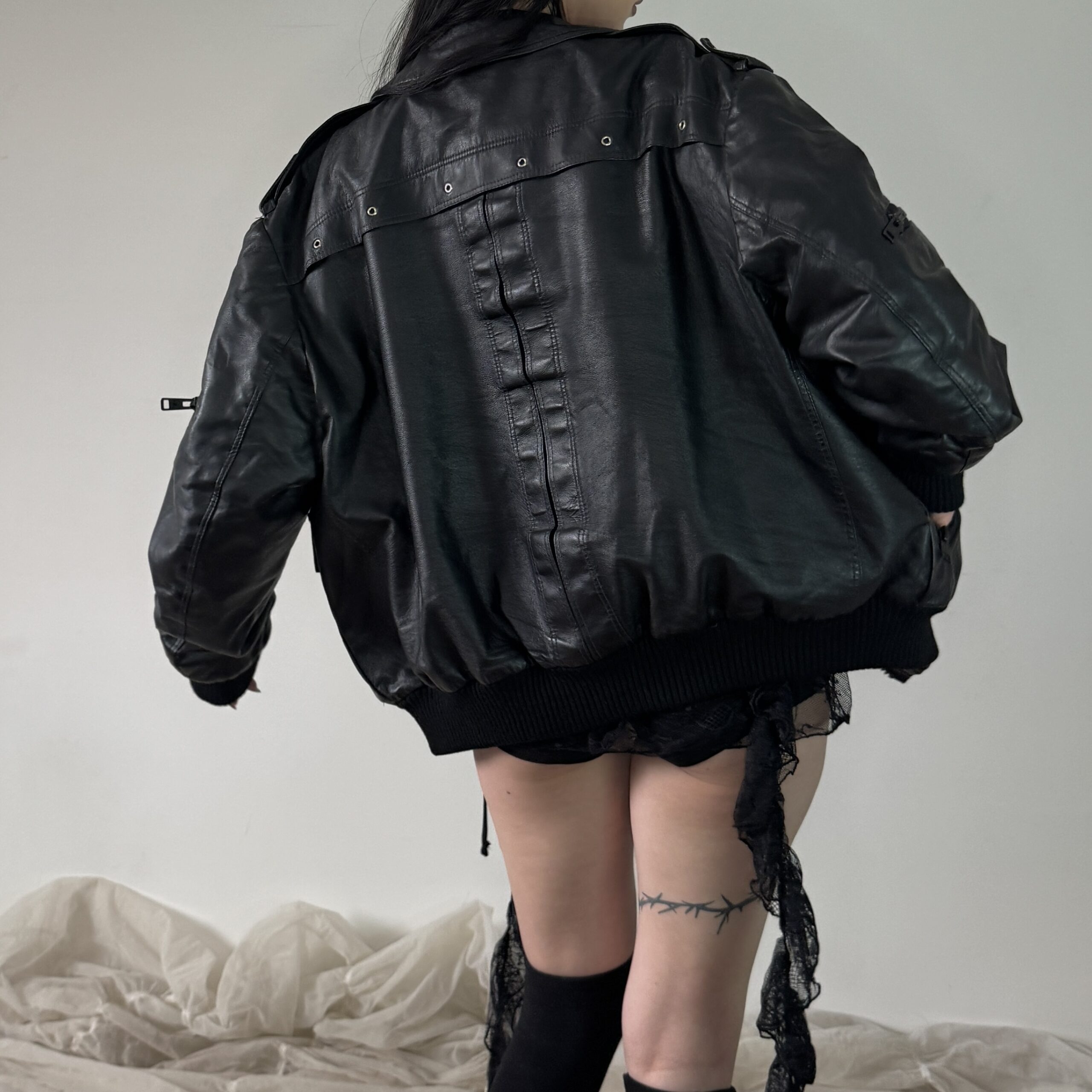 BLACK LEATHER BOMBER w SILVER DETAILS - Obrázek 19