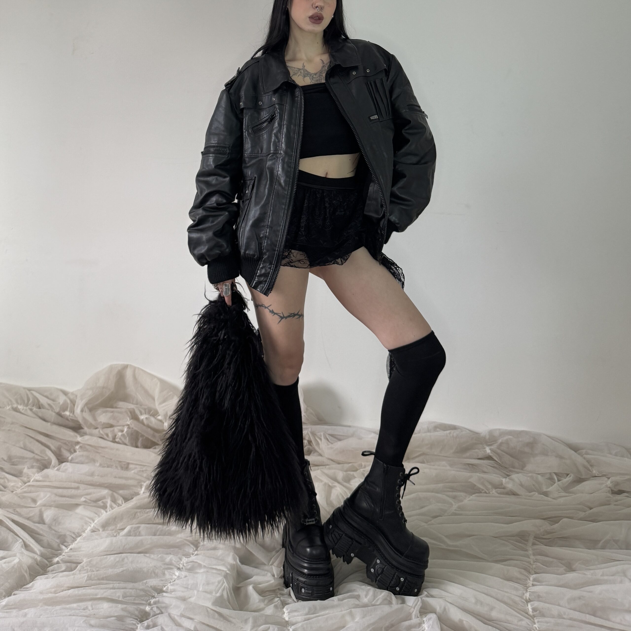 BLACK LEATHER BOMBER w SILVER DETAILS - Obrázek 13