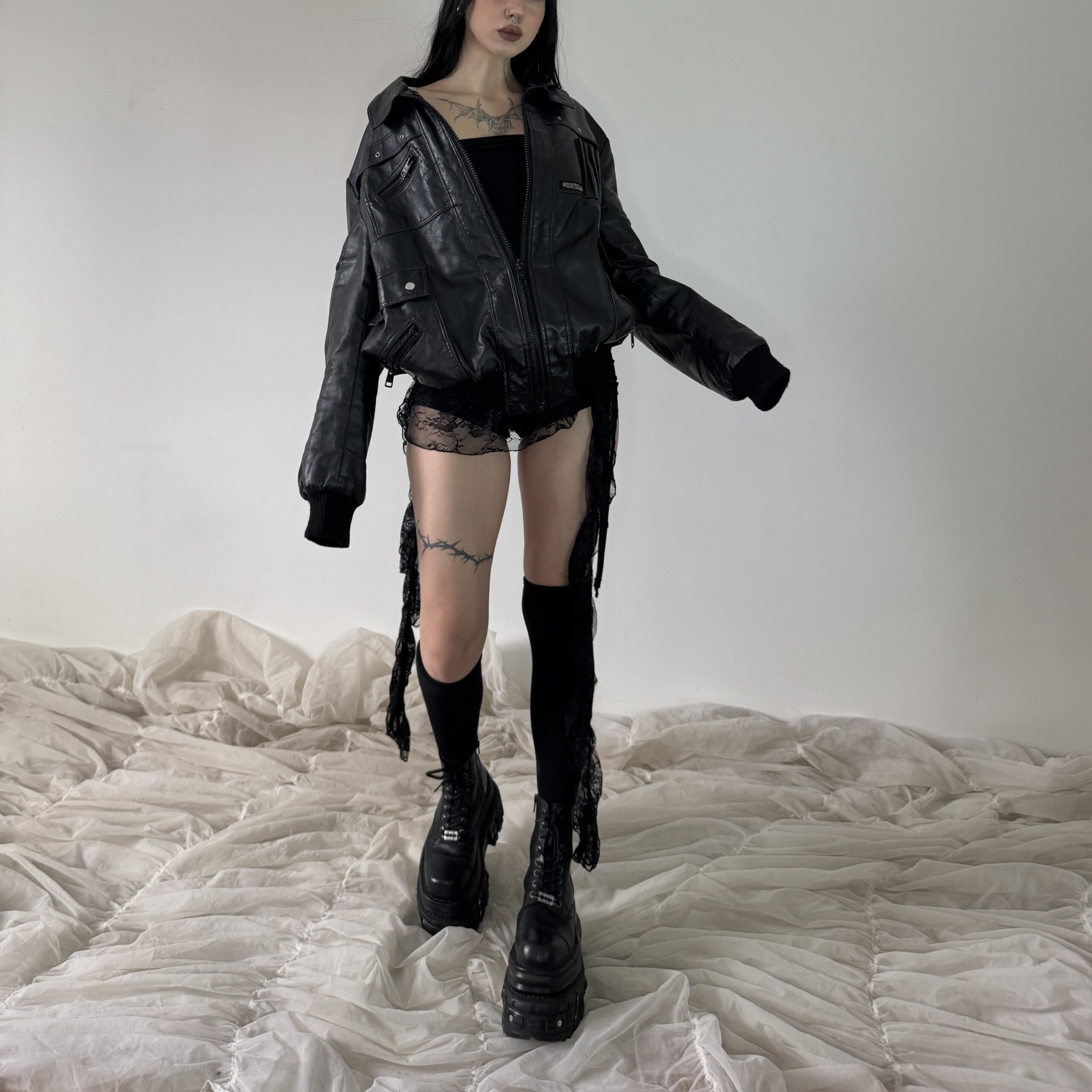 BLACK LEATHER BOMBER w SILVER DETAILS - Obrázek 17