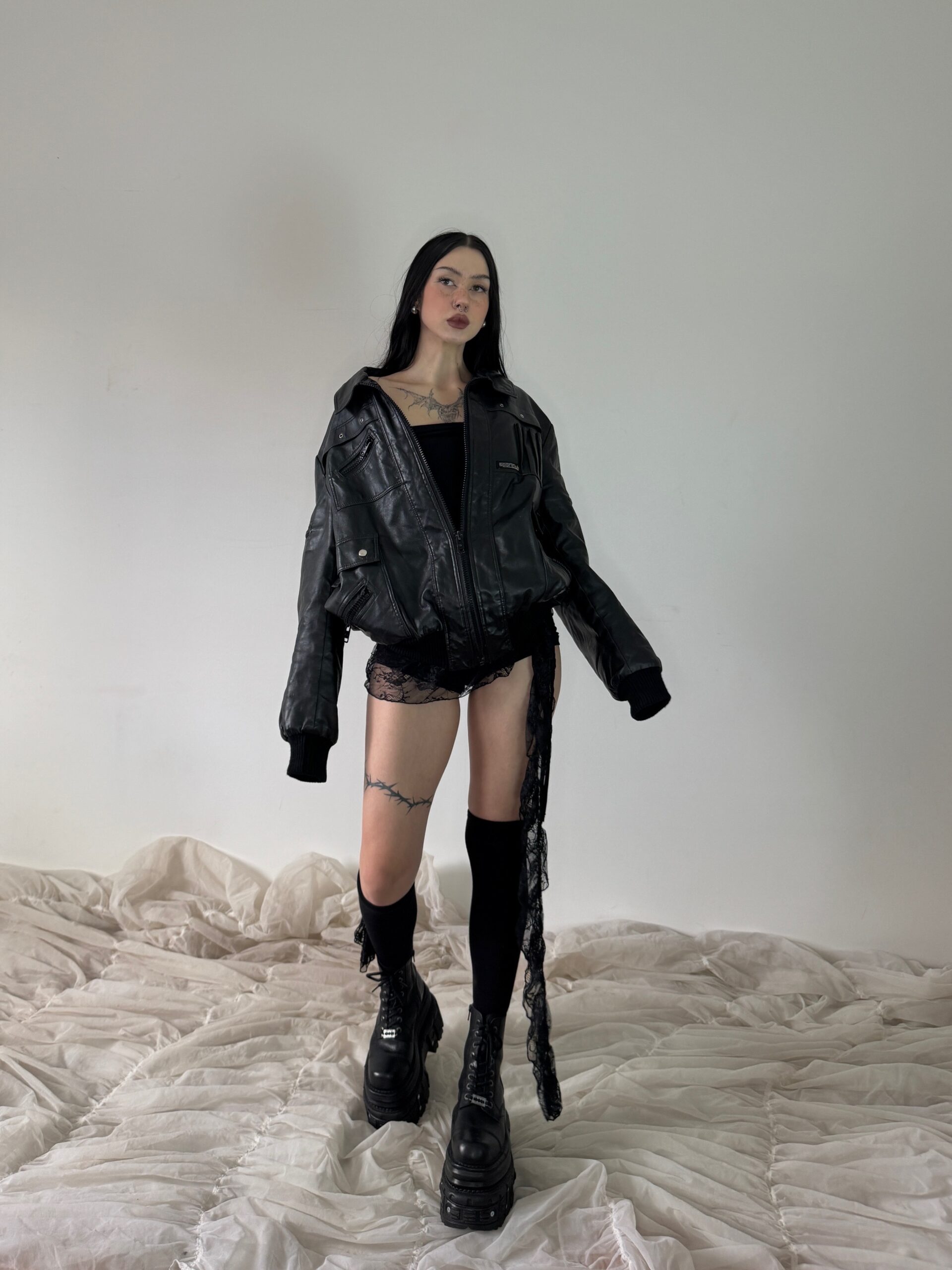 BLACK LEATHER BOMBER w SILVER DETAILS - Obrázek 11