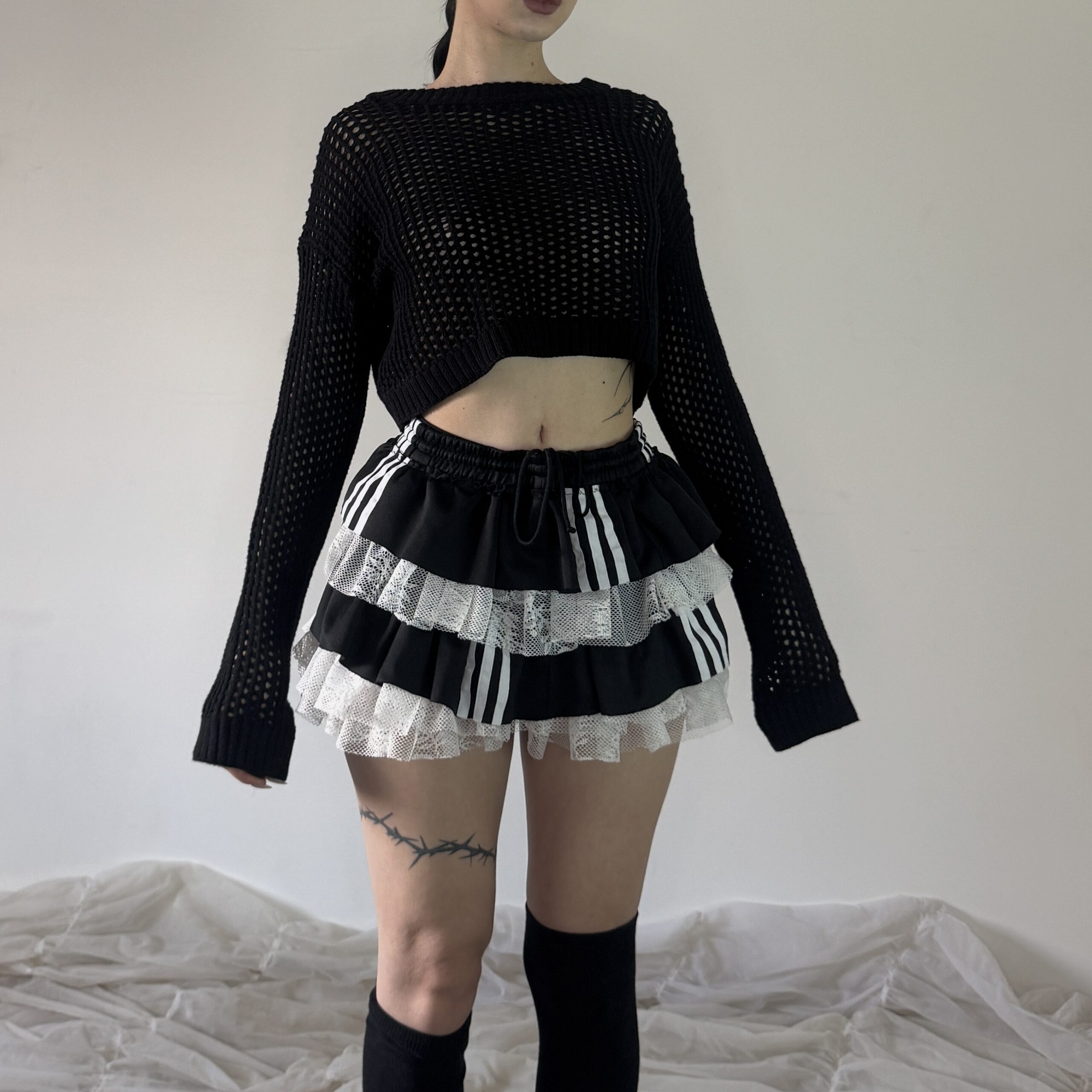 BLACK CROPPED SWEATER - Obrázek 6