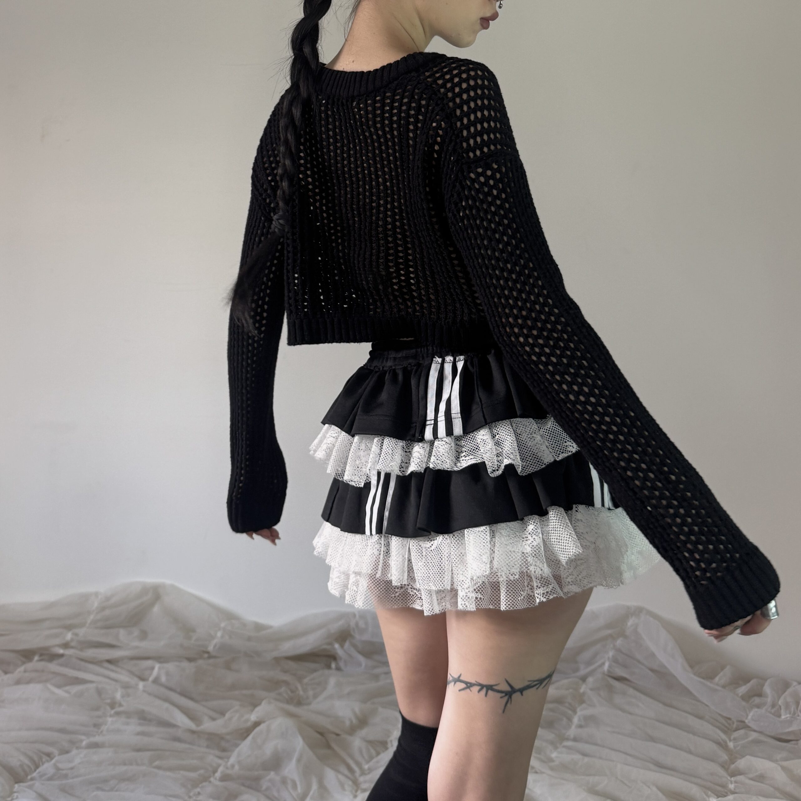 BLACK CROPPED SWEATER - Obrázek 5