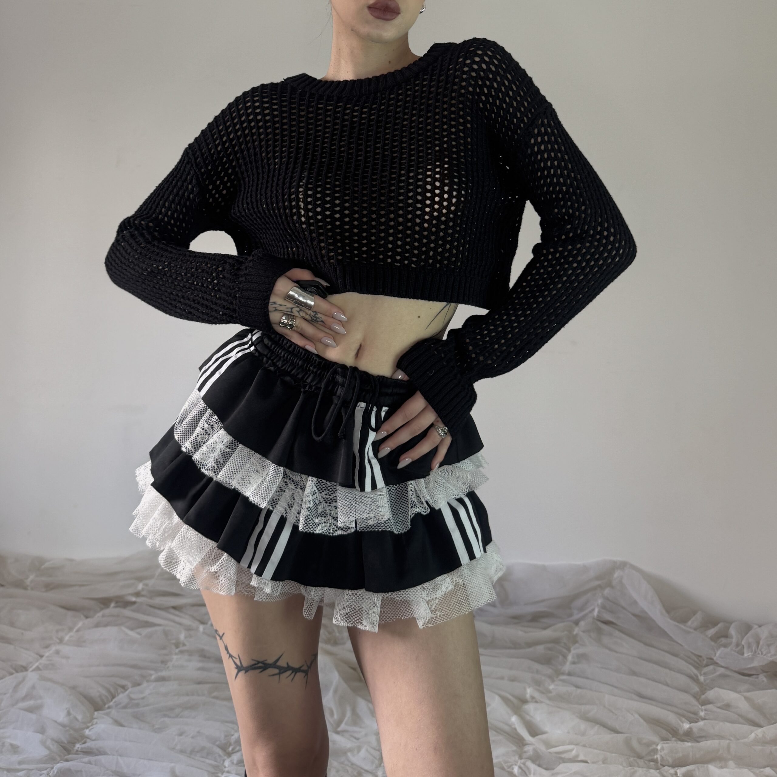 BLACK CROPPED SWEATER - Obrázek 4