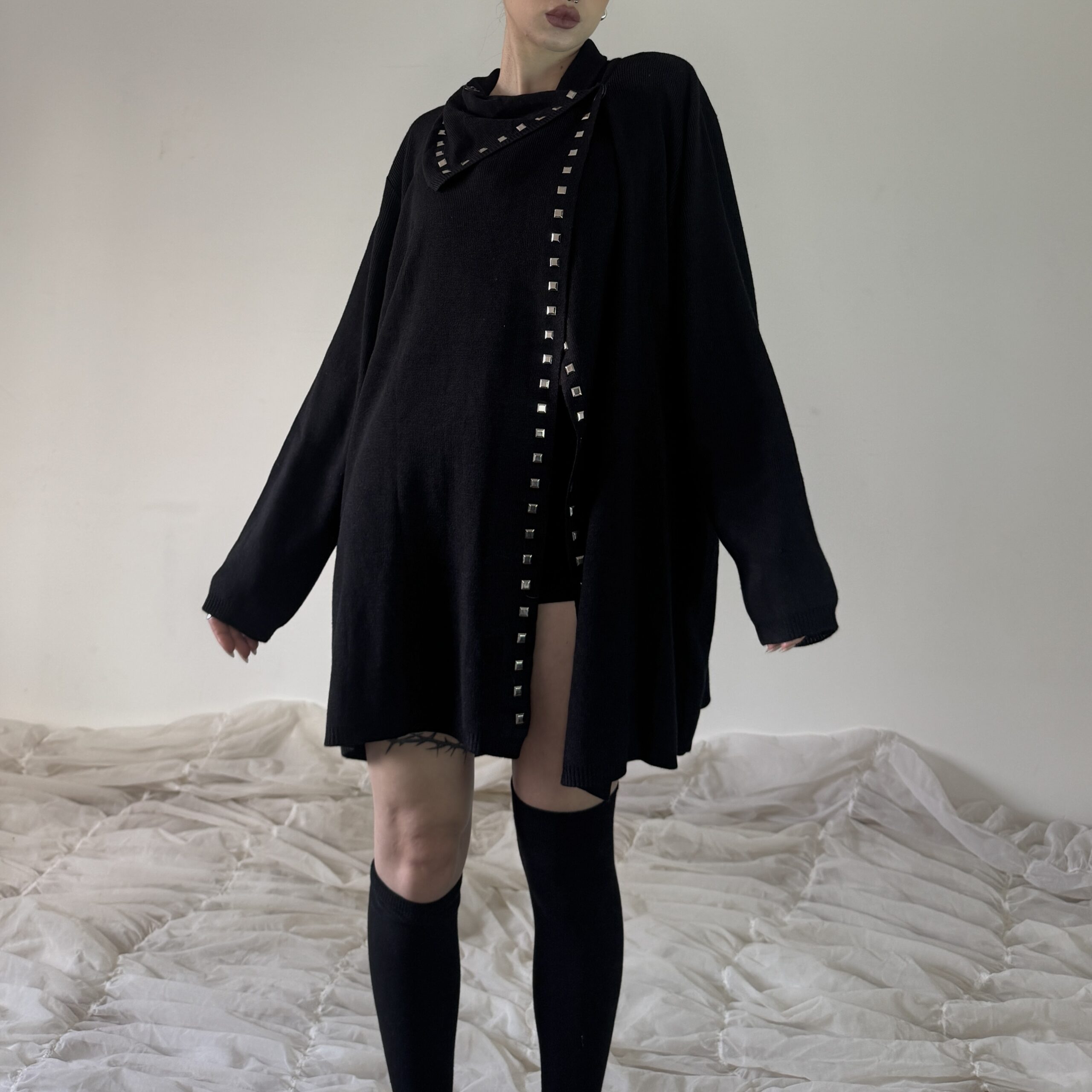 BLACK SWEATER w STUDS - Obrázek 5