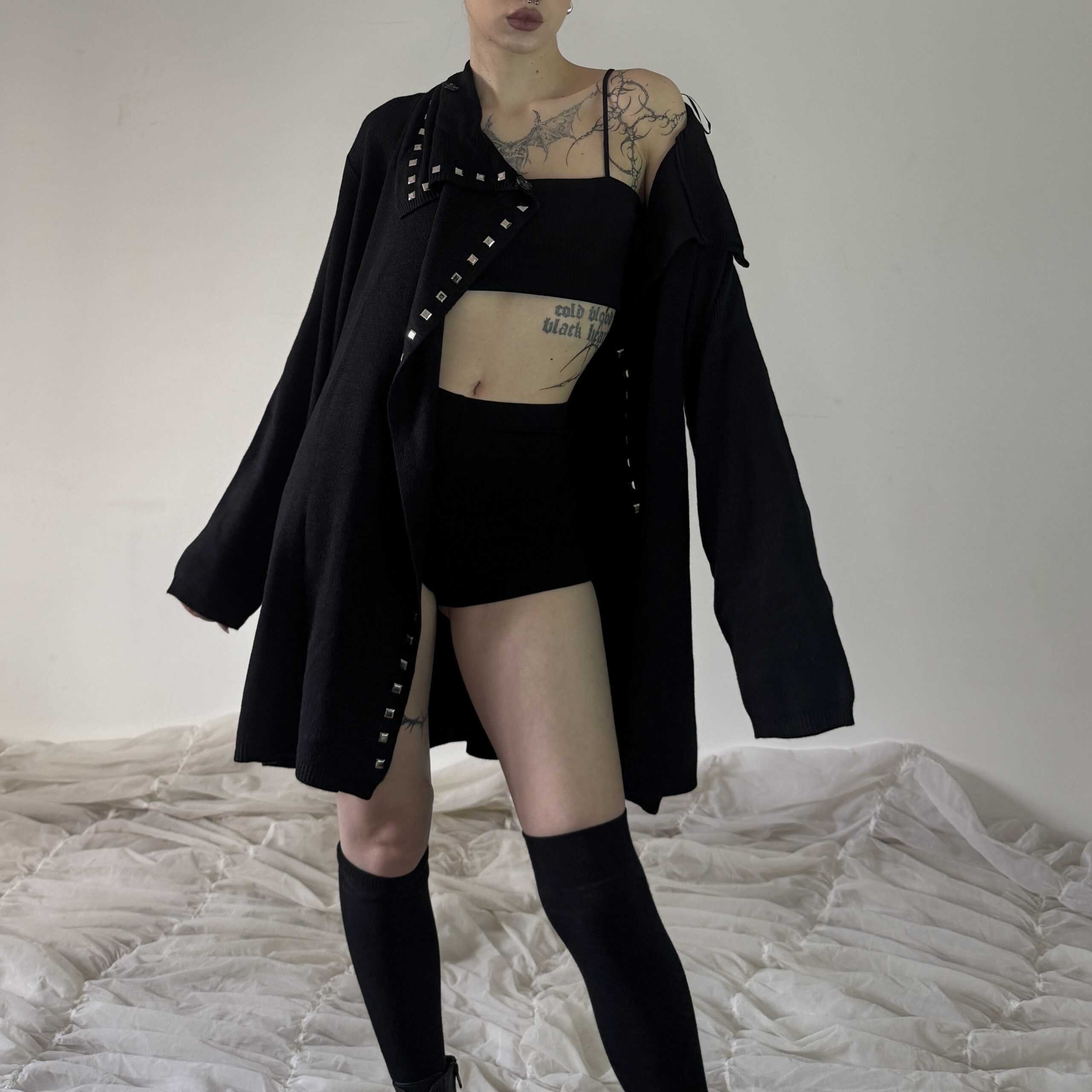 BLACK SWEATER w STUDS - Obrázek 4