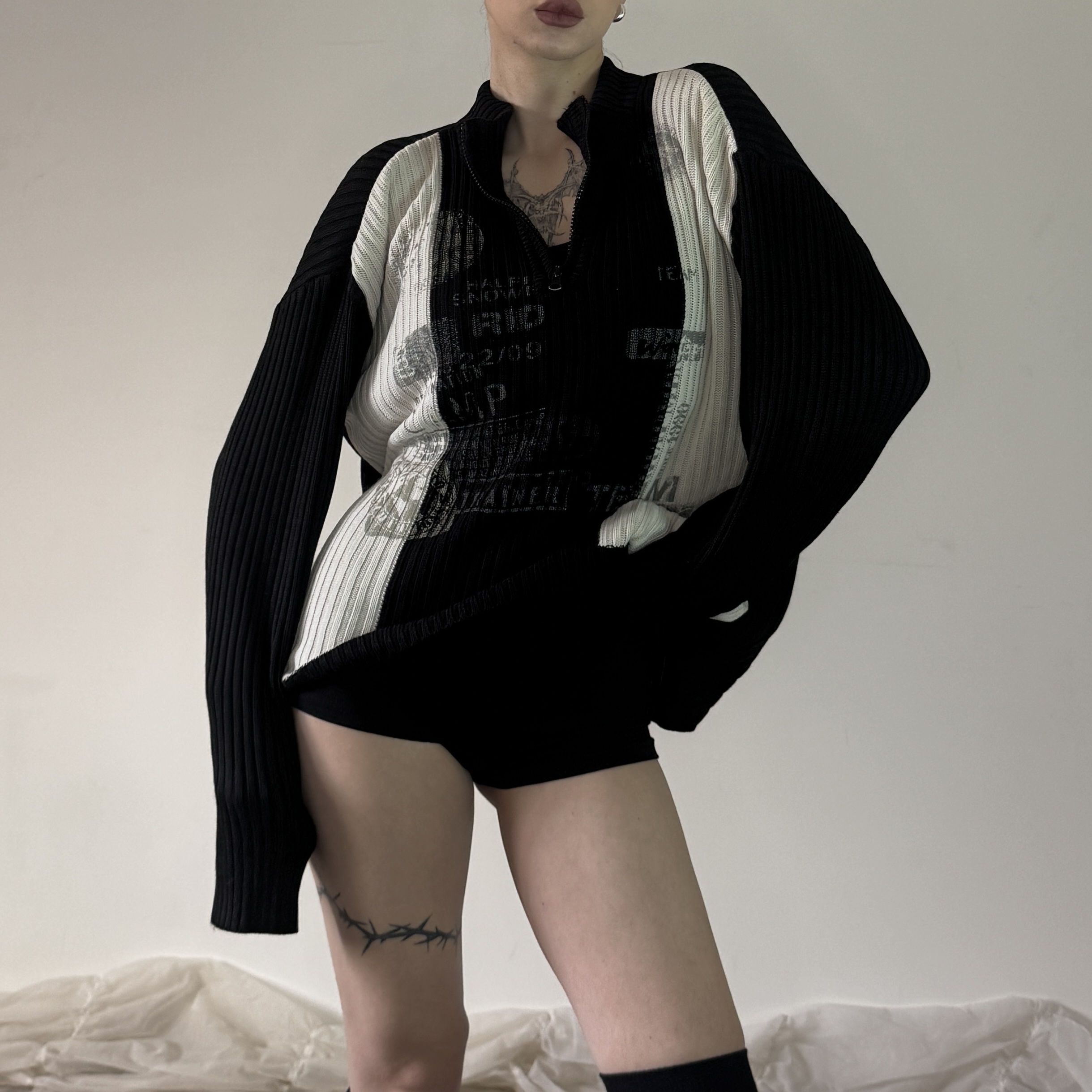 UNISEX SWEATER