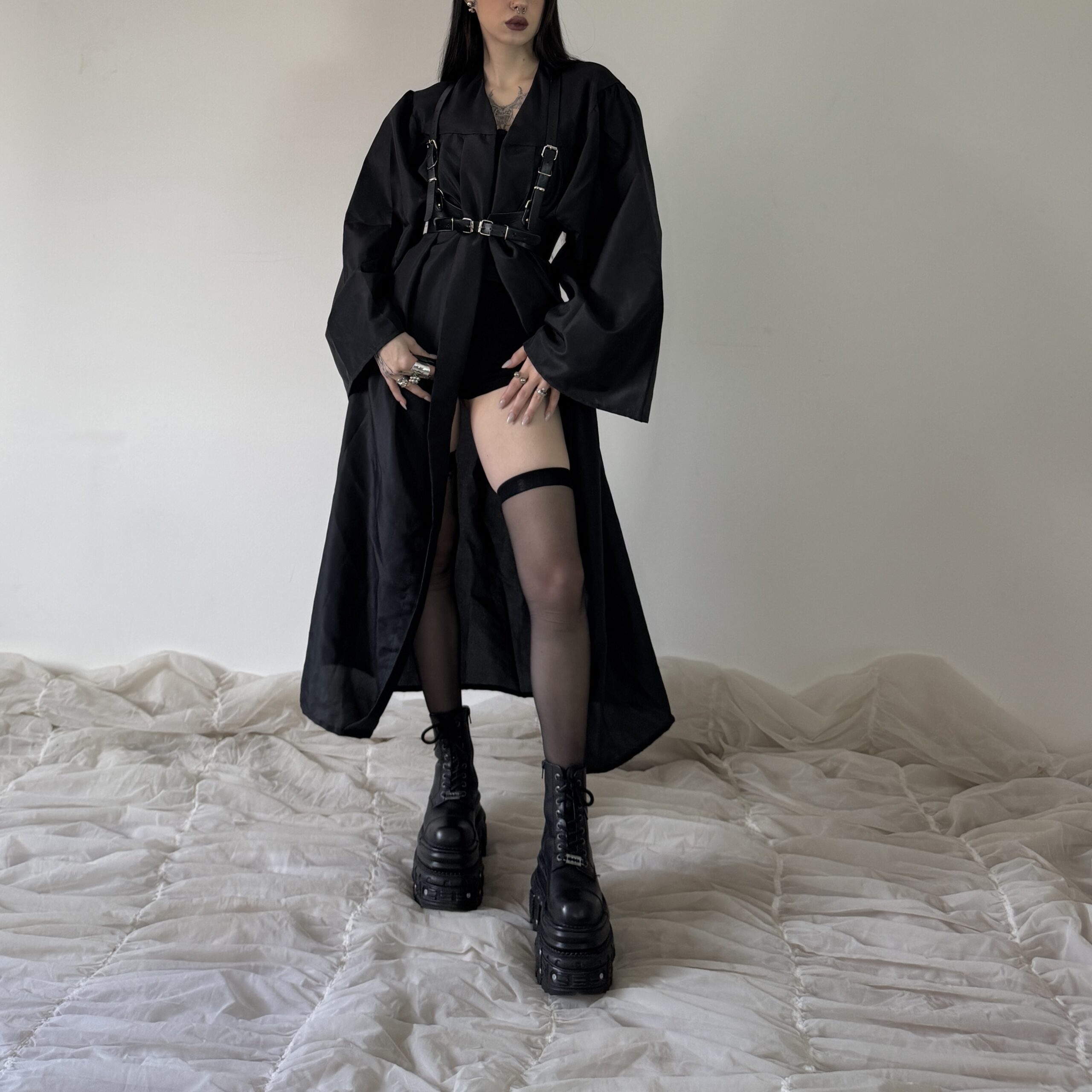 BLACK COAT - Obrázek 4