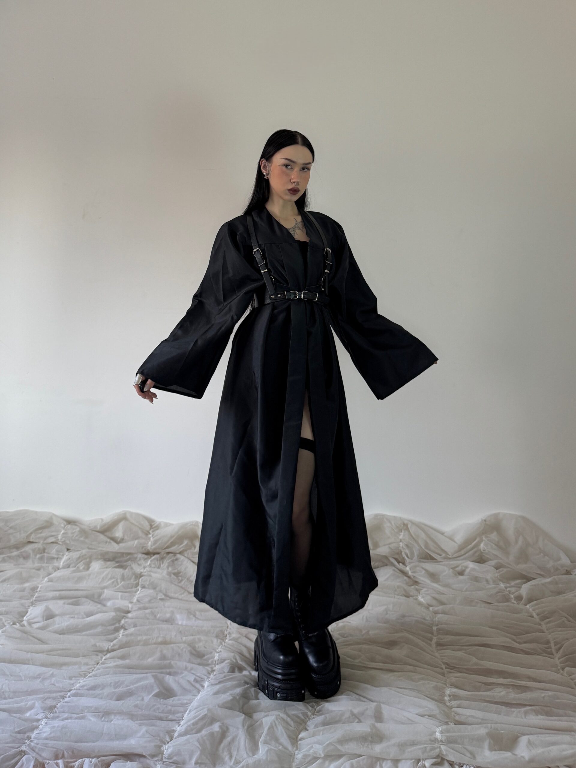BLACK COAT - Obrázek 9