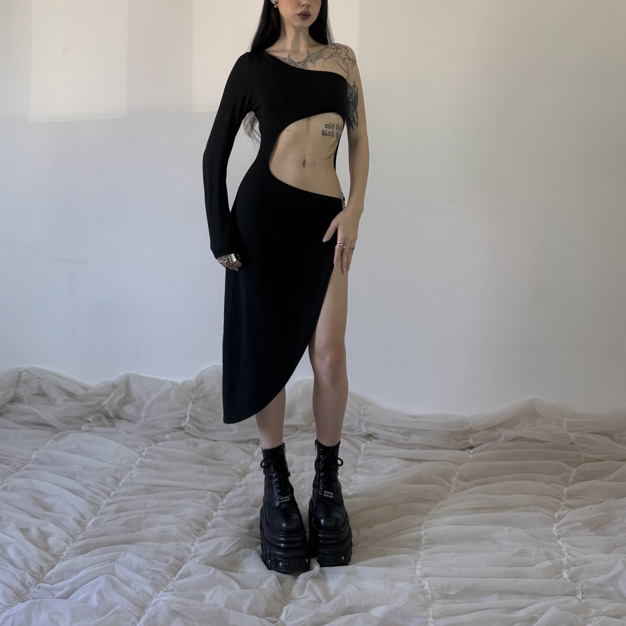 CUT OUT DRESS - Obrázek 2