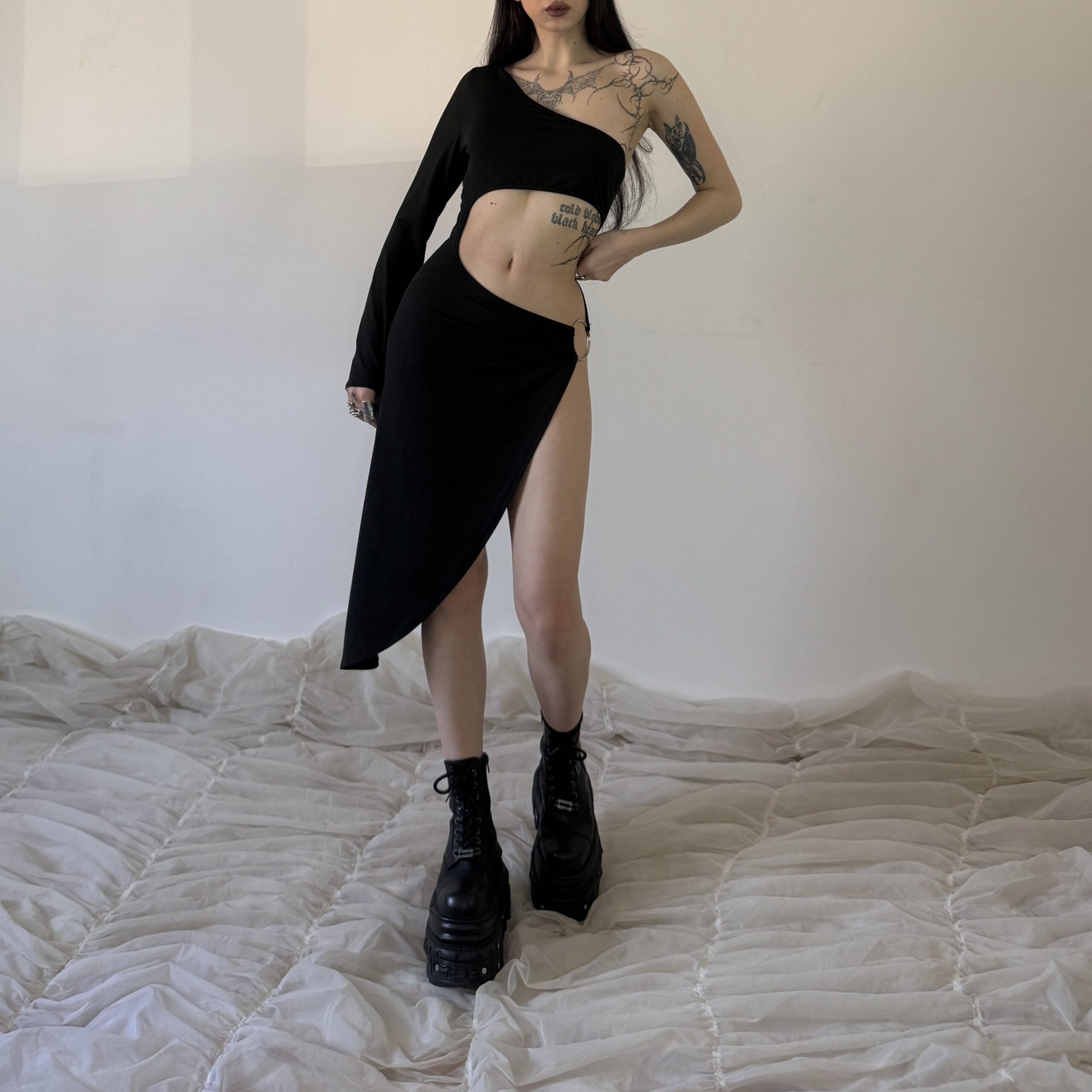 CUT OUT DRESS - Obrázek 4