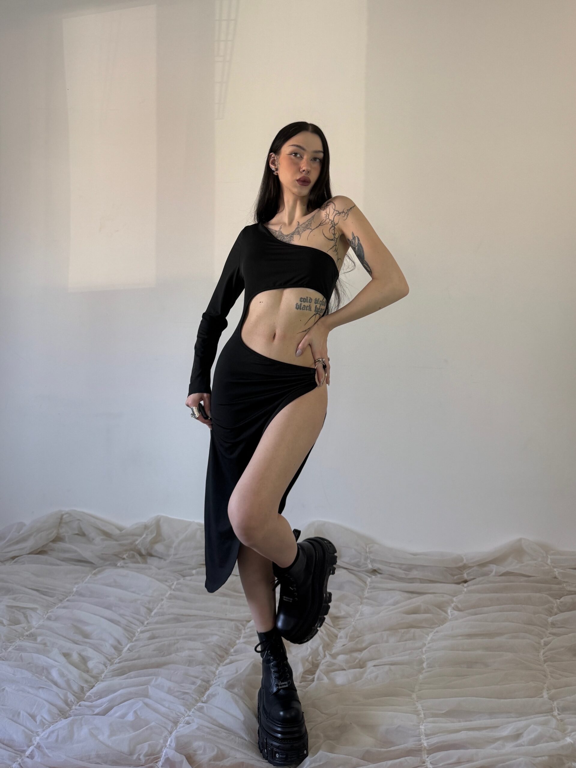 CUT OUT DRESS - Obrázek 5