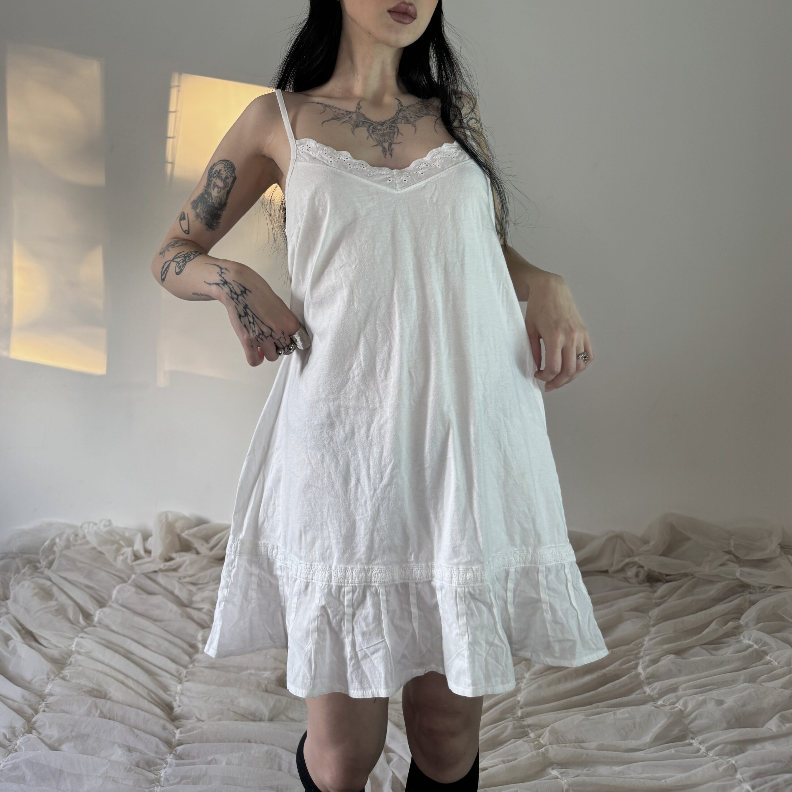 WHITE MINI DRESS - Obrázek 4