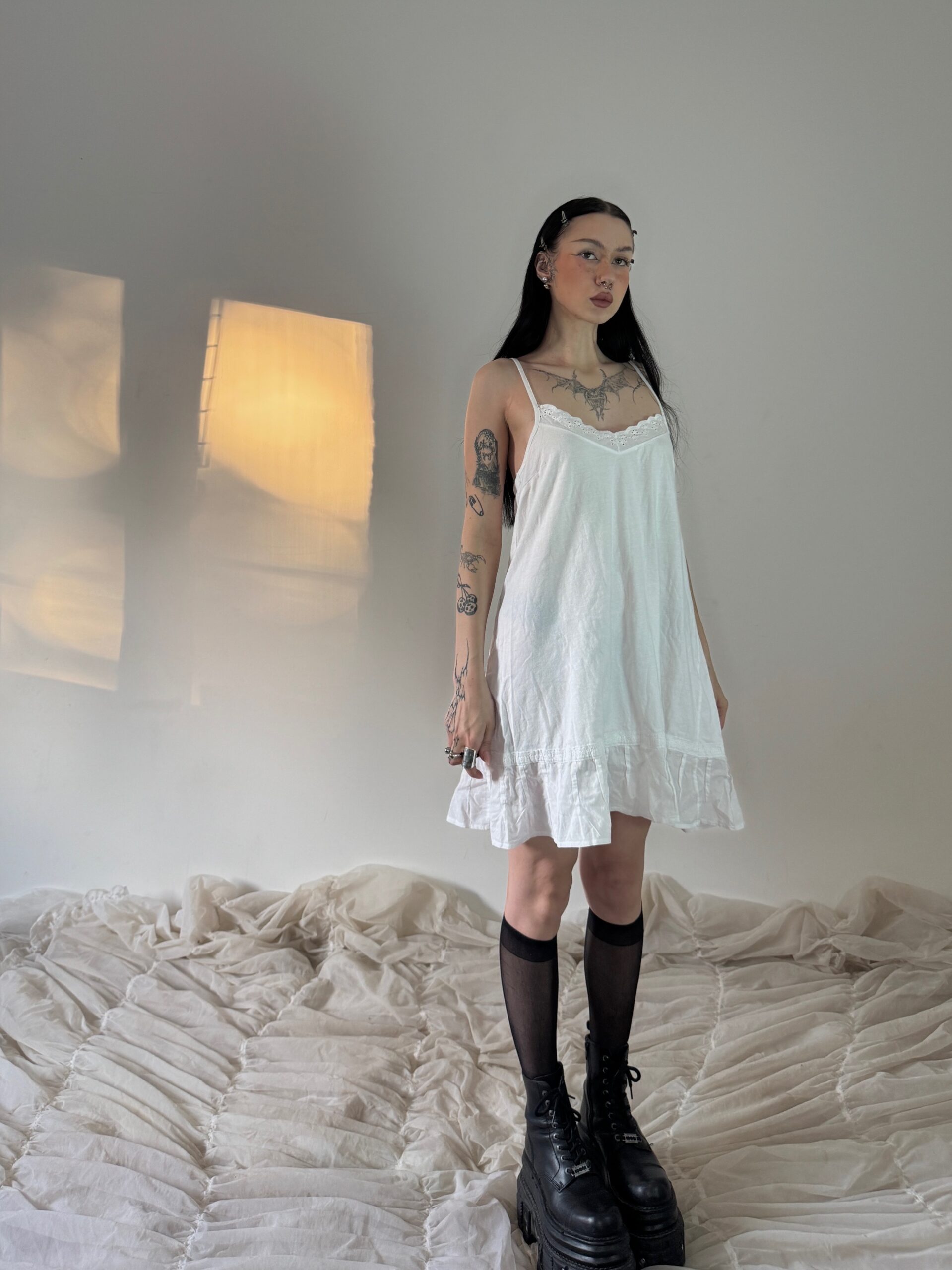 WHITE MINI DRESS - Obrázek 3