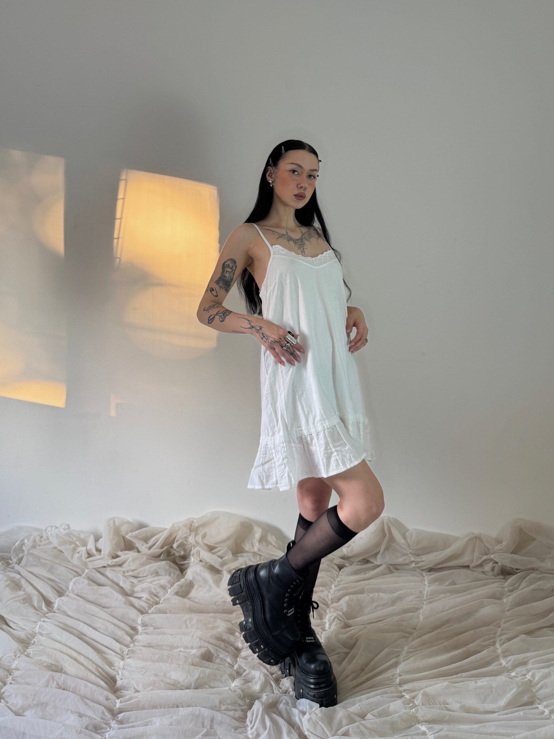 WHITE MINI DRESS - Obrázek 5