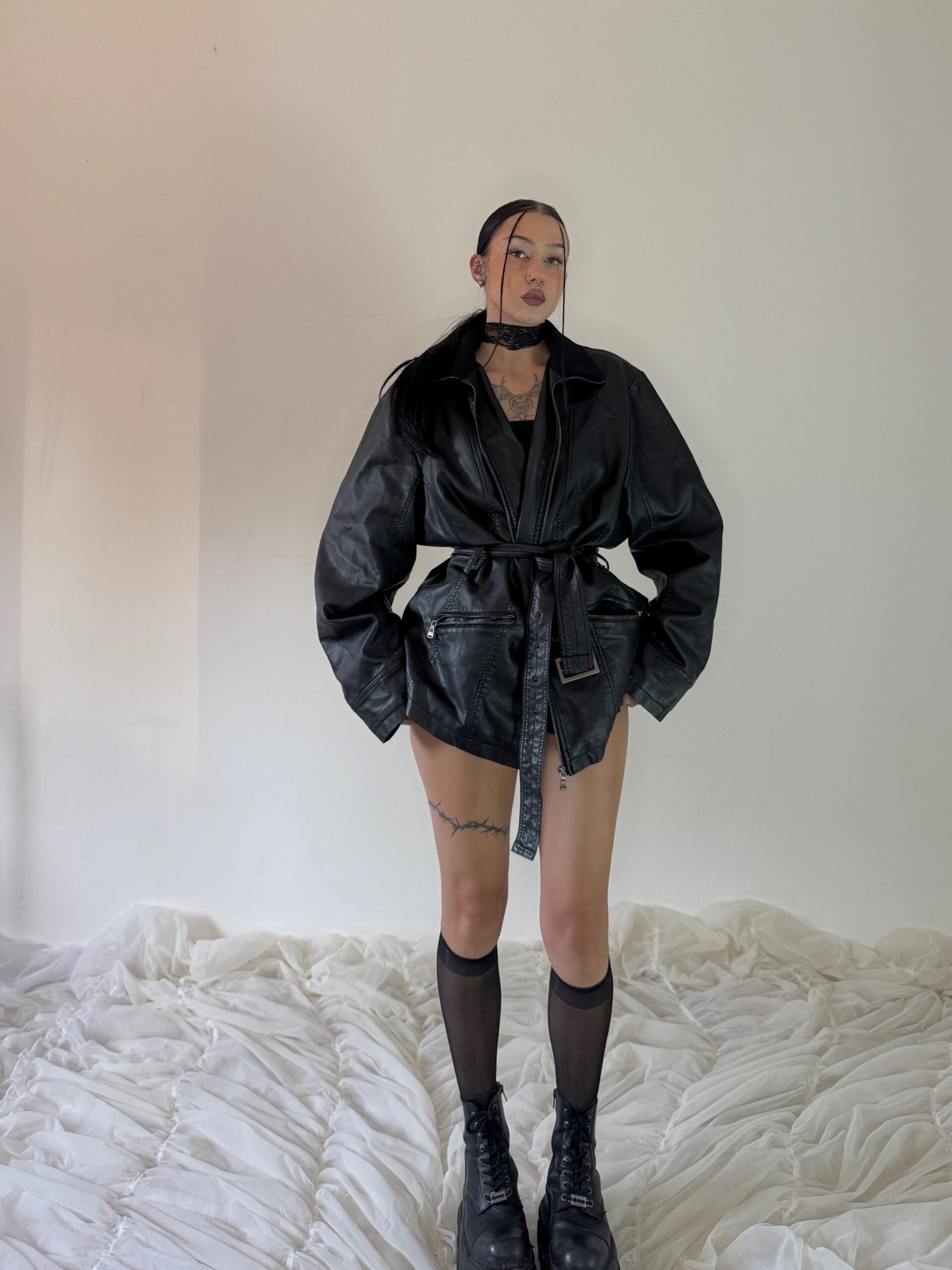 LEATHER JACKET w BELT - Obrázek 3